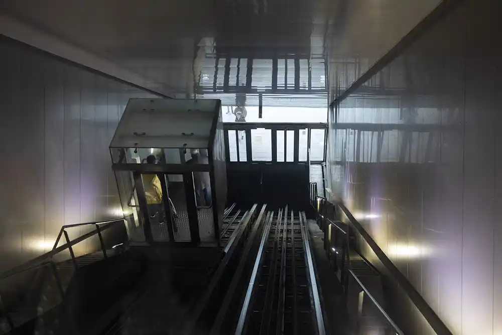 ascensor descalzos